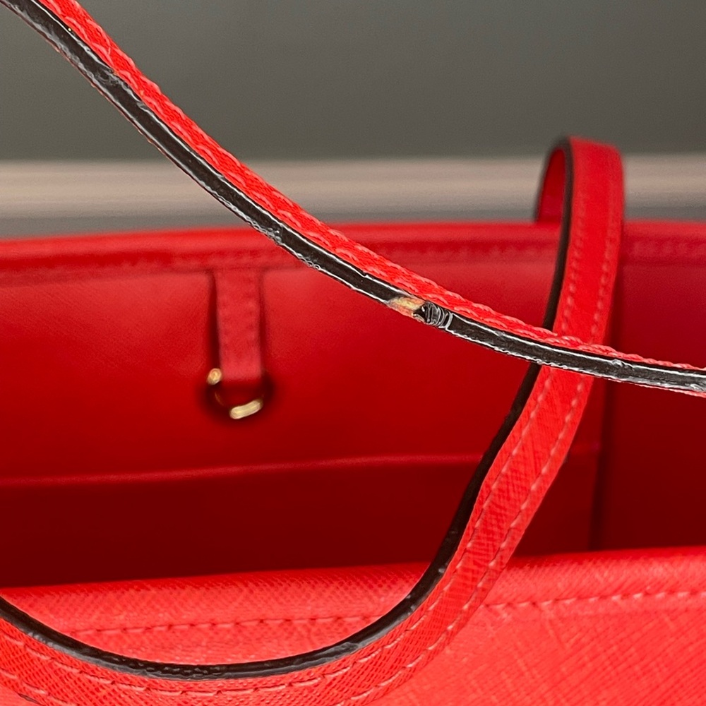 Michael Kors Jet Set Saffiano Leather Tote with Gold Details - Picture 14 of 15